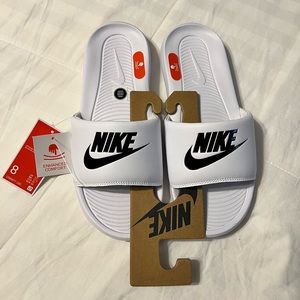 NIKE Women’s Victori One Slide NWT Size 8